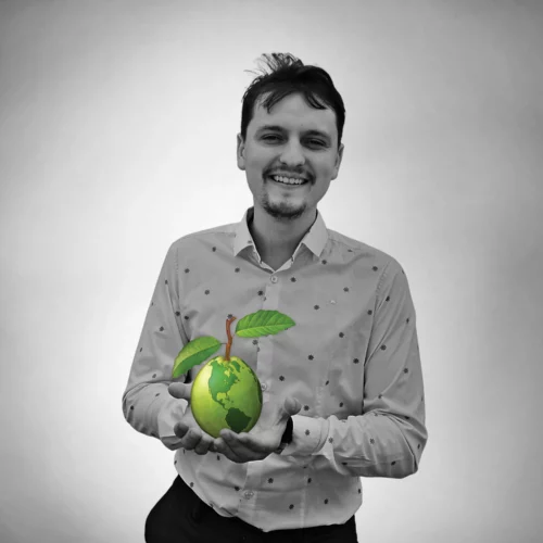 juan cruz vera ocampo holding the linguava guava